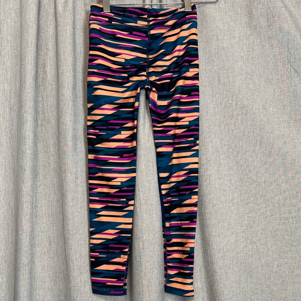 Under Armour Navy and Pink Patterned Leggings kids PRELOVED - Picture 2 of 4